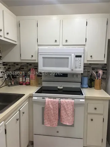9340 Lagoon Place Davie FL 33324