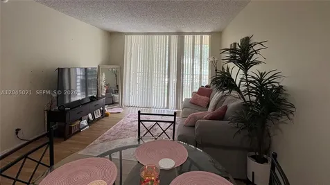 9340 Lagoon Place Davie FL 33324