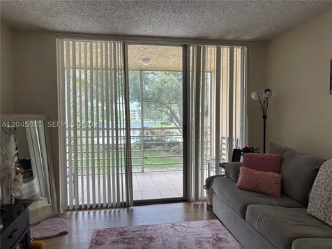 9340 Lagoon Place Davie FL 33324