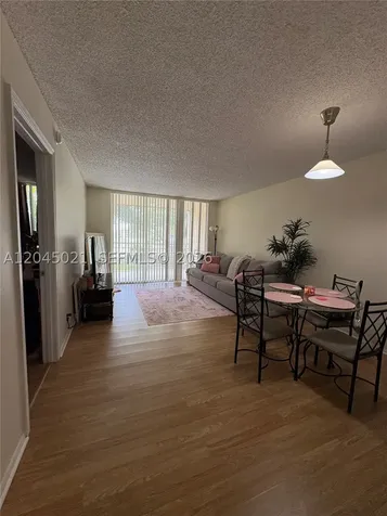 9340 Lagoon Place Davie FL 33324