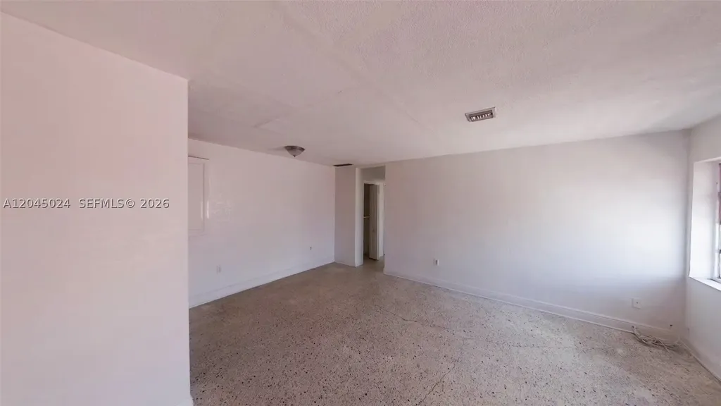 2712 W 10th Avenue Hialeah FL 33010