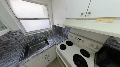 2712 W 10th Avenue Hialeah FL 33010