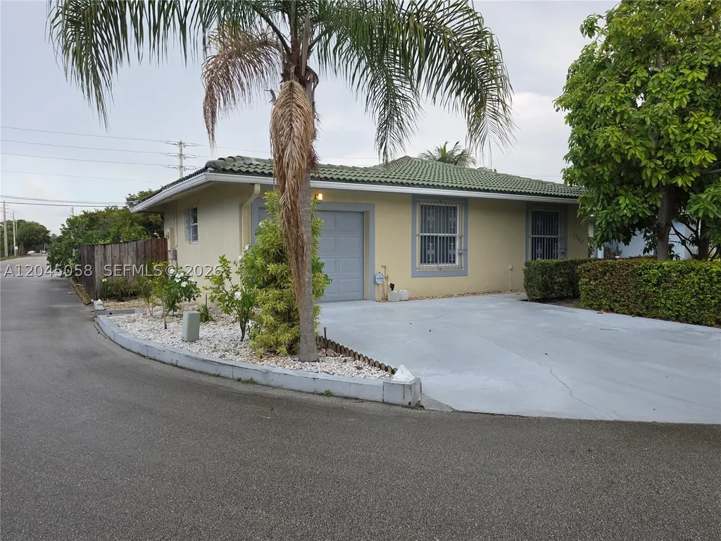 1340 SW 122nd Way Pembroke Pines FL 33025