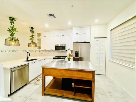 10295 NW 64th Terrace Doral FL 33178
