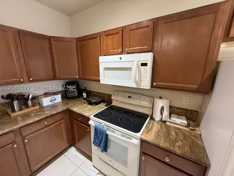 9572 SW 169th Place Miami FL 33196
