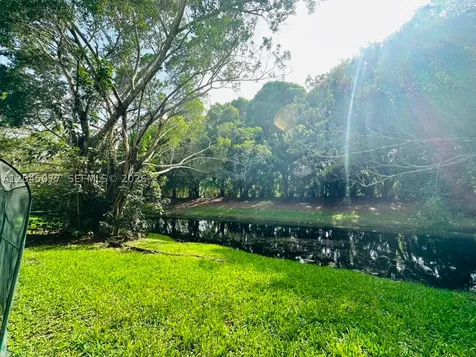 197 Lakeview Drive Weston FL 33326