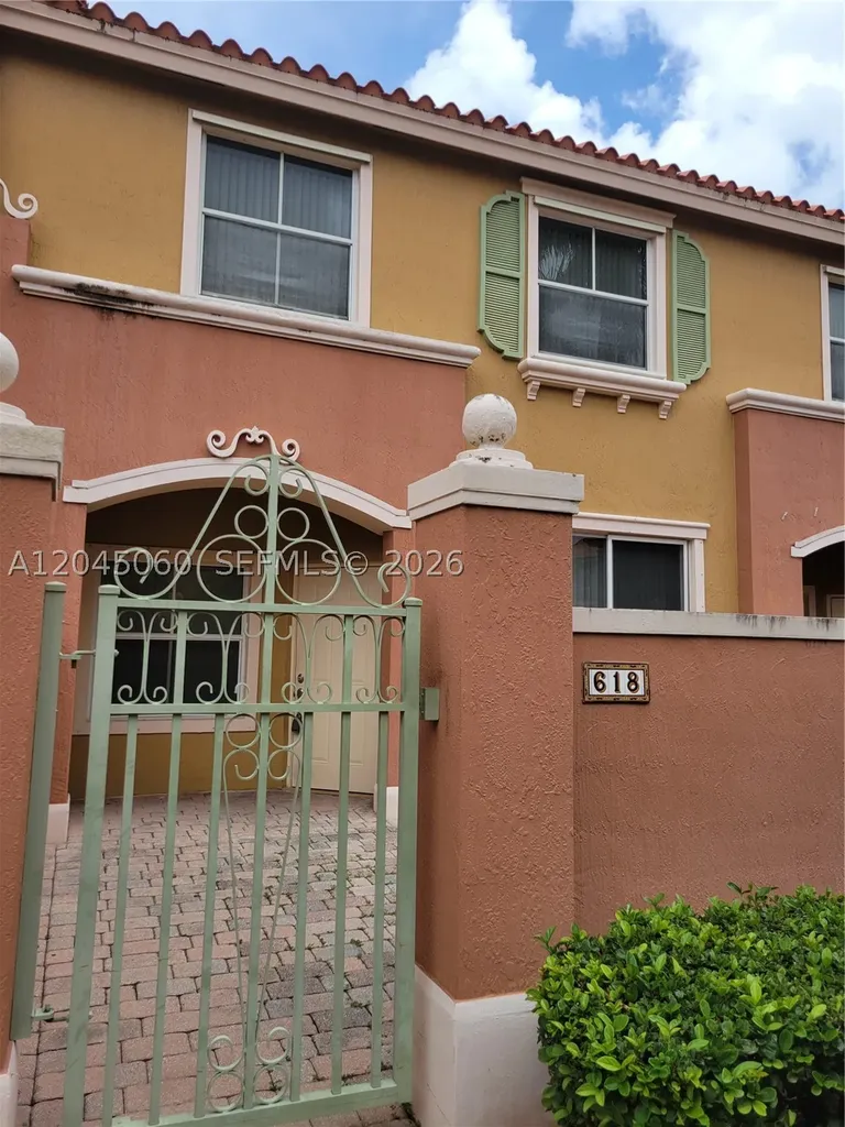 618 SW 106 Avenue Pembroke Pines FL 33025