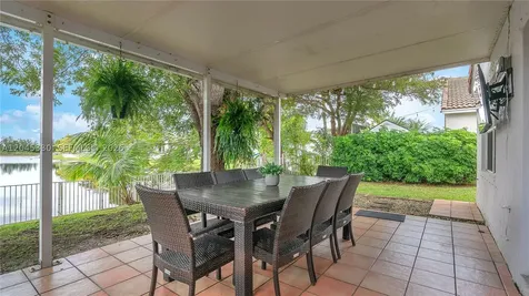 2048 NW 164th Avenue Pembroke Pines FL 33028