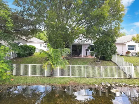 2048 NW 164th Avenue Pembroke Pines FL 33028