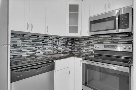 7928 West Drive North Bay Village FL 33141