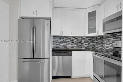 7928 West Drive North Bay Village FL 33141
