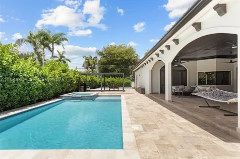 6874 SW 57th Terrace Miami FL 33143