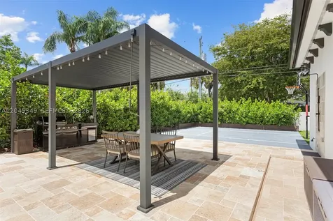 6874 SW 57th Terrace Miami FL 33143