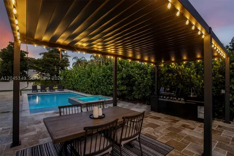 6874 SW 57th Terrace Miami FL 33143