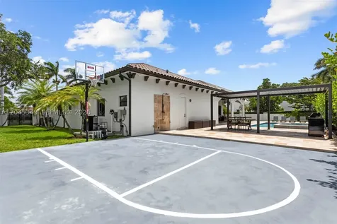 6874 SW 57th Terrace Miami FL 33143