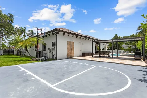 6874 SW 57th Terrace Miami FL 33143