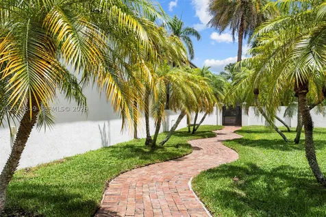6874 SW 57th Terrace Miami FL 33143