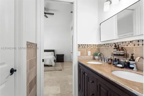 6874 SW 57th Terrace Miami FL 33143
