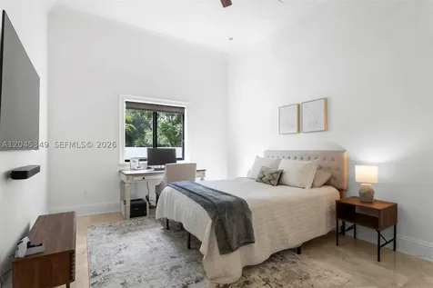 6874 SW 57th Terrace Miami FL 33143