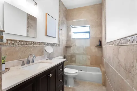 6874 SW 57th Terrace Miami FL 33143