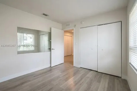 2535 NE 193rd Street Miami FL 33180