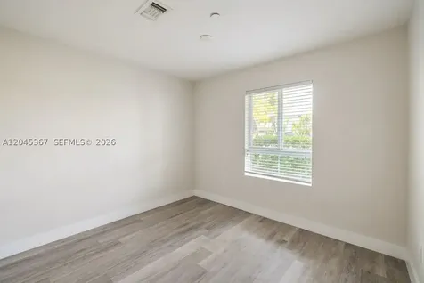 2535 NE 193rd Street Miami FL 33180