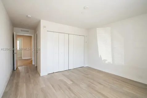 2535 NE 193rd Street Miami FL 33180