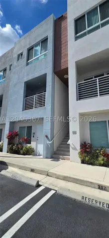 2535 NE 193rd Street Miami FL 33180