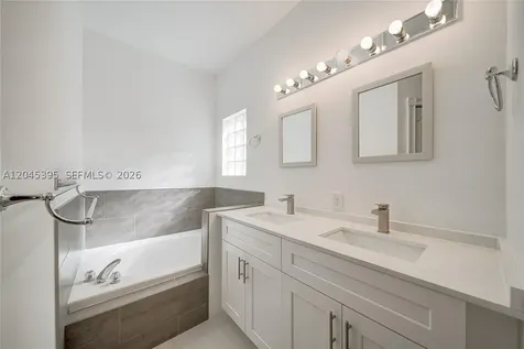 2924 NW 99th Place Doral FL 33172