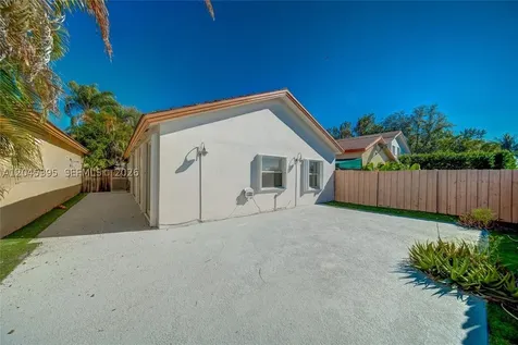 2924 NW 99th Place Doral FL 33172