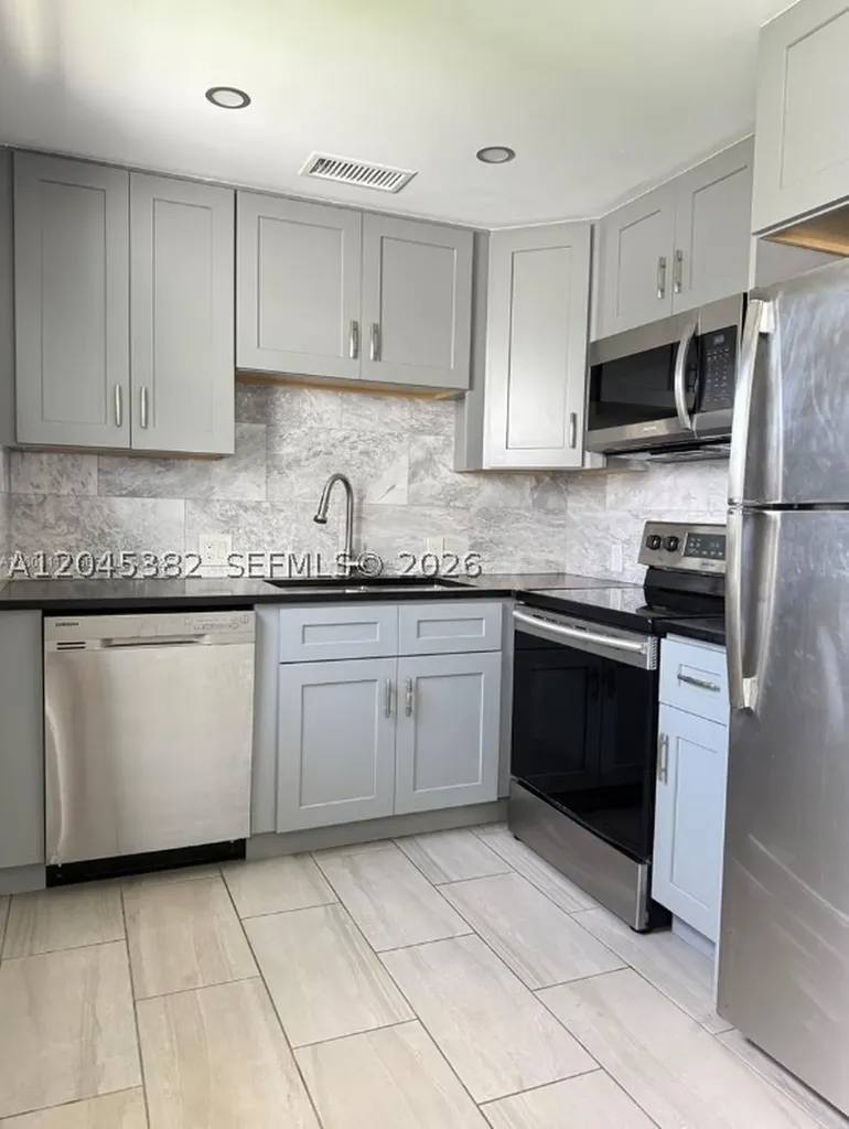 165 Fanshaw D Boca Raton FL 33434