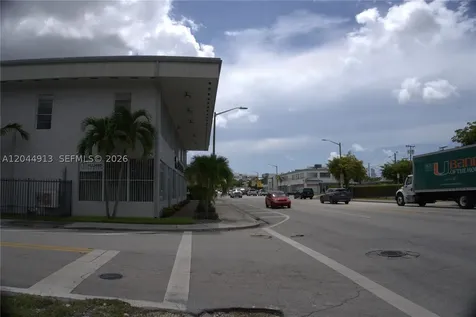 2433 NW 7th Street Miami FL 33125
