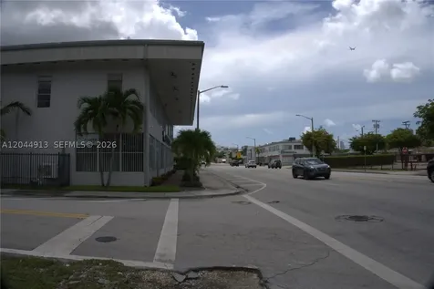 2433 NW 7th Street Miami FL 33125
