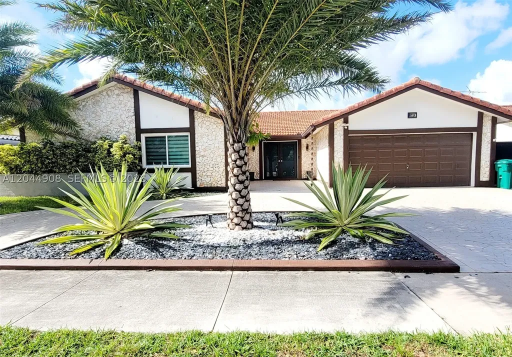 6324 NW 201st Lane Hialeah FL 33015
