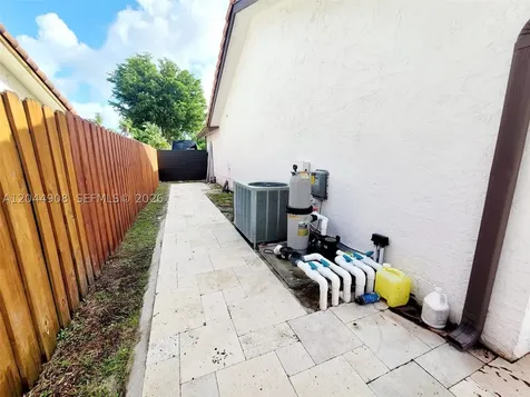 6324 NW 201st Lane Hialeah FL 33015