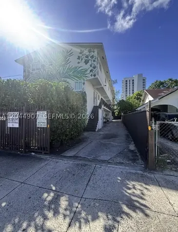 560 NW 1st Street Miami FL 33128