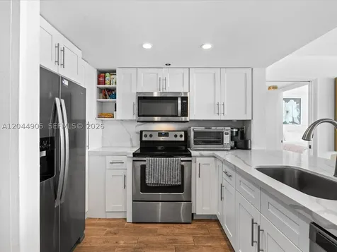400 S Pointe Drive Miami Beach FL 33139