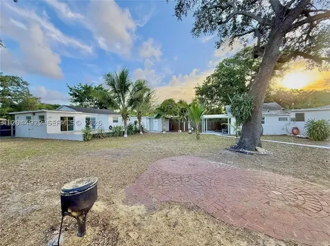 947 NE 149th Street Miami FL 33161