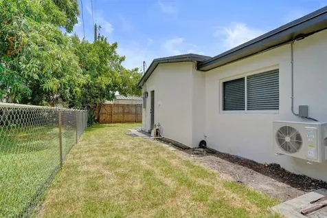 211 SW 64th Avenue Pembroke Pines FL 33023