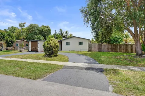 211 SW 64th Avenue Pembroke Pines FL 33023