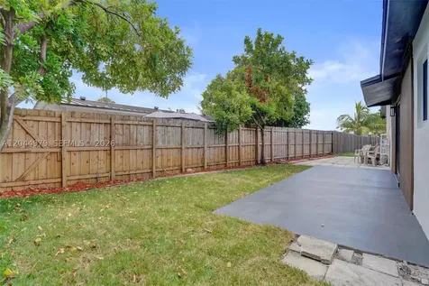 211 SW 64th Avenue Pembroke Pines FL 33023