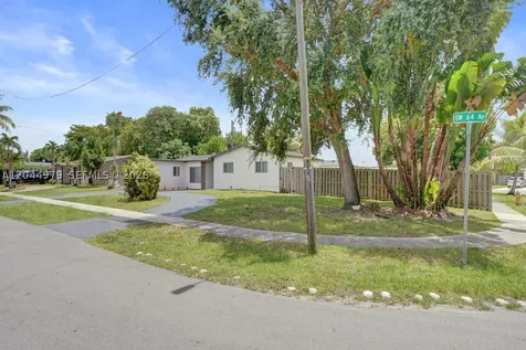 211 SW 64th Avenue Pembroke Pines FL 33023