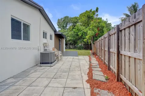 211 SW 64th Avenue Pembroke Pines FL 33023