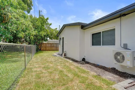 211 SW 64th Avenue Pembroke Pines FL 33023