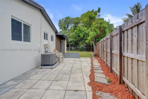 211 SW 64th Avenue Pembroke Pines FL 33023