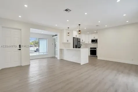 211 SW 64th Avenue Pembroke Pines FL 33023