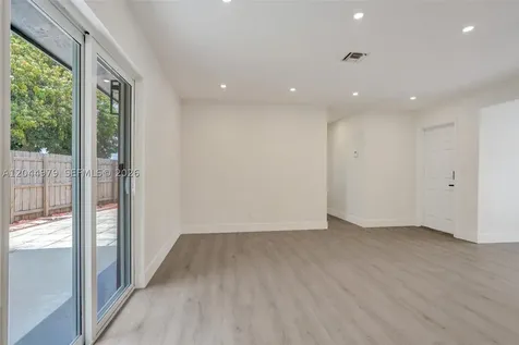 211 SW 64th Avenue Pembroke Pines FL 33023