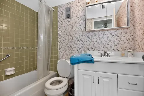 2711 N Halifax Avenue Daytona FL 32118