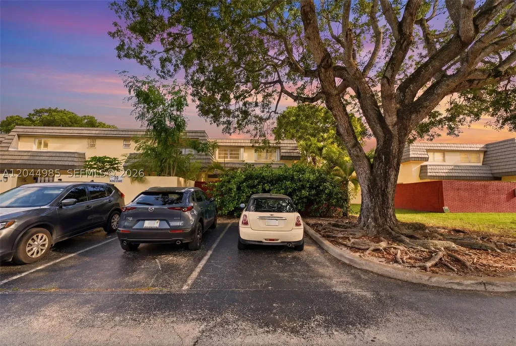 8489 SW 137th Avenue Miami FL 33183