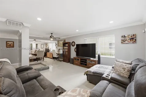 8489 SW 137th Avenue Miami FL 33183